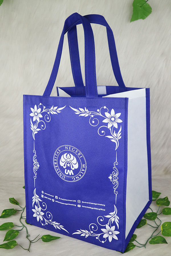 Tas wisuda UM